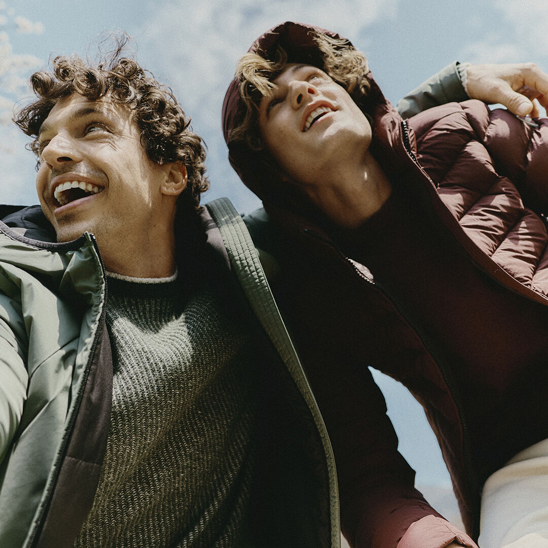 LIGHTWEIGHT DOWN JACKETS