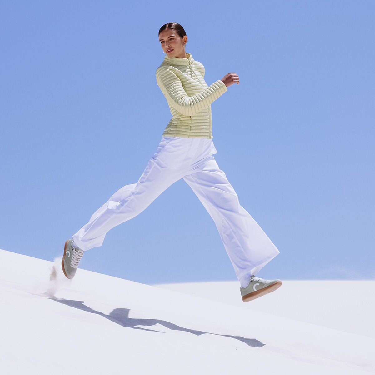 LIGHTWEIGHT DOWN JACKETS