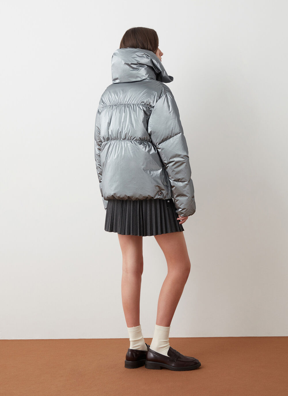 Oversized metallic-effect silver down jacket image number 3