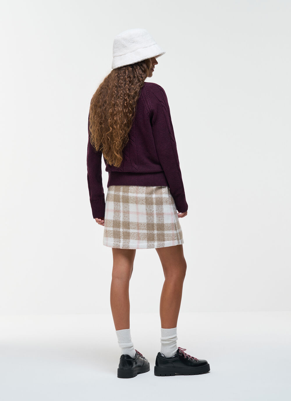Cable-knit crew neck sweater