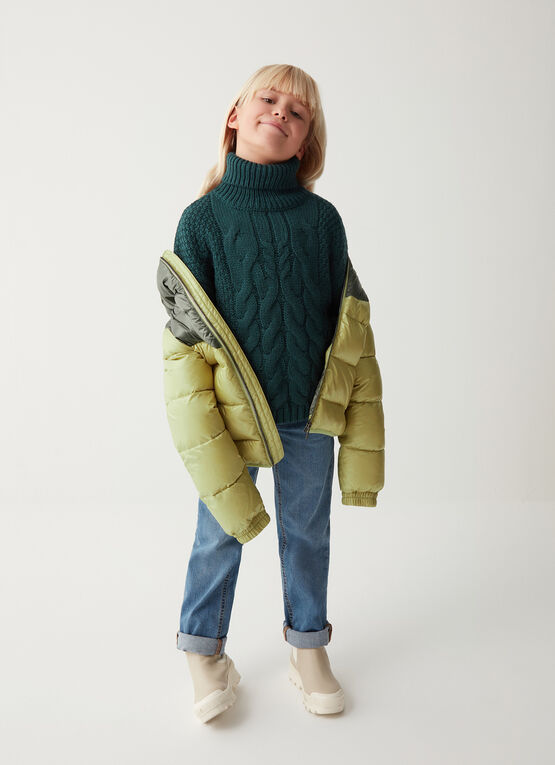 Winterliche Daunenjacke mit elastischen Bündchen