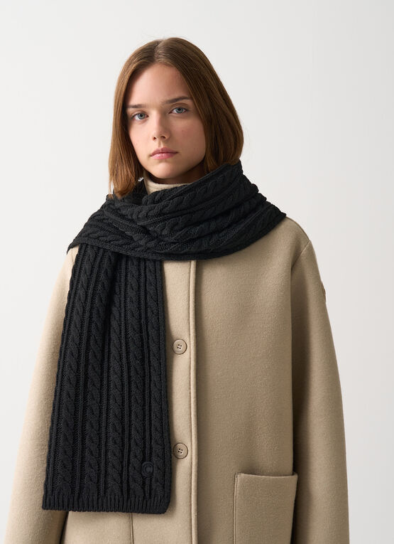 Unisex cable-knit scarf