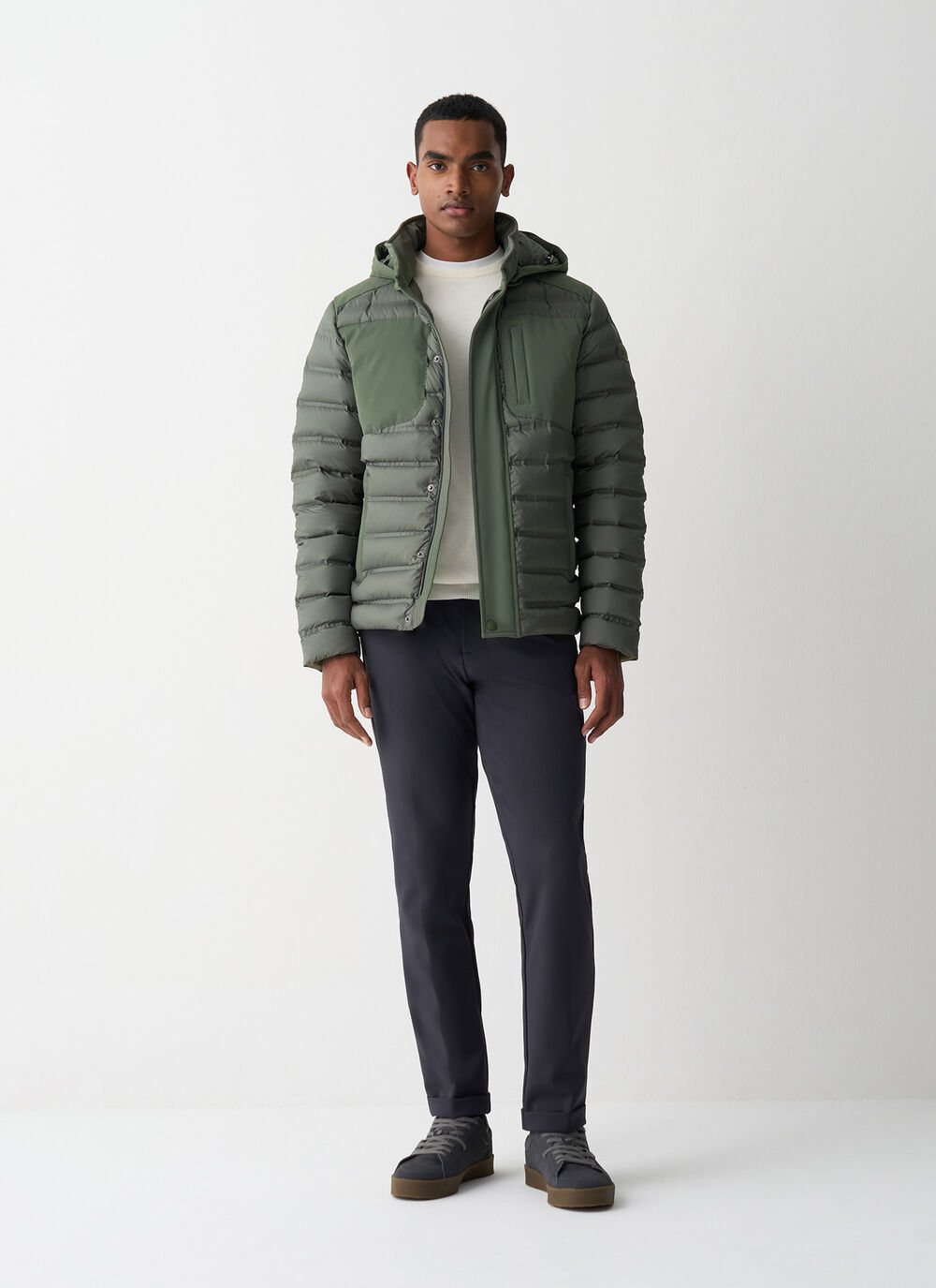 Plum&iacute;fero sin costuras con capucha desmontable image number 0