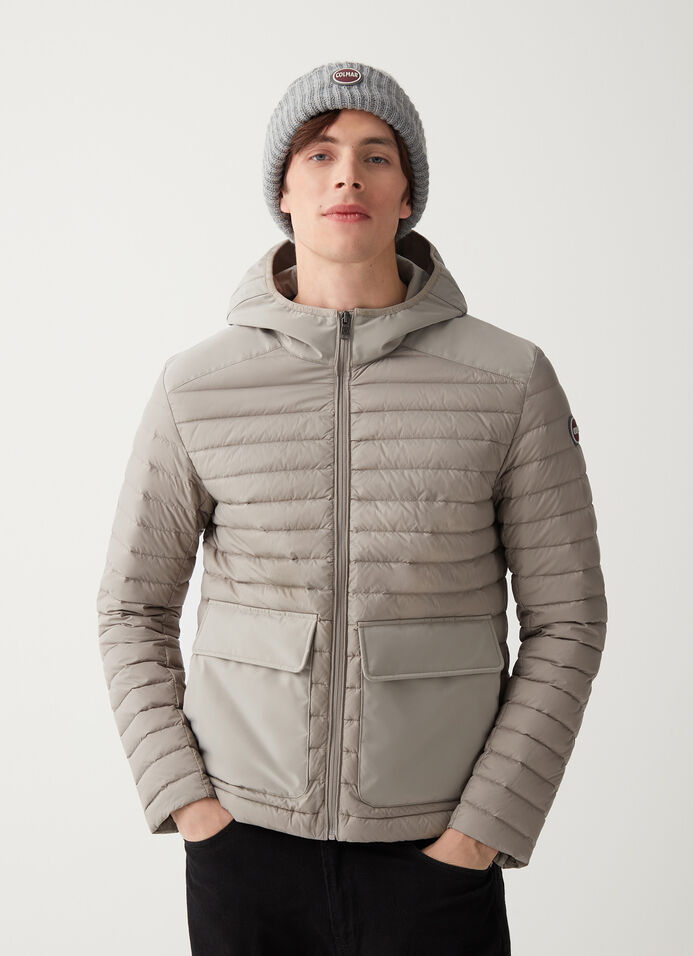 Sportliche Daunenjacke mit fester Kapuze