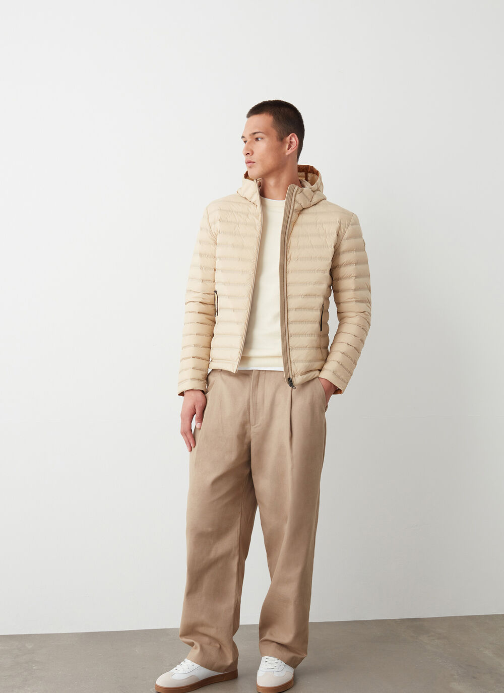 Seamless down jacket with hood image number 1