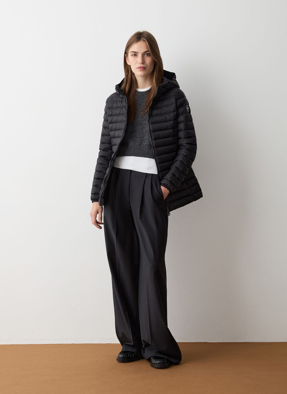 Fitted down jacket with hood image number 0