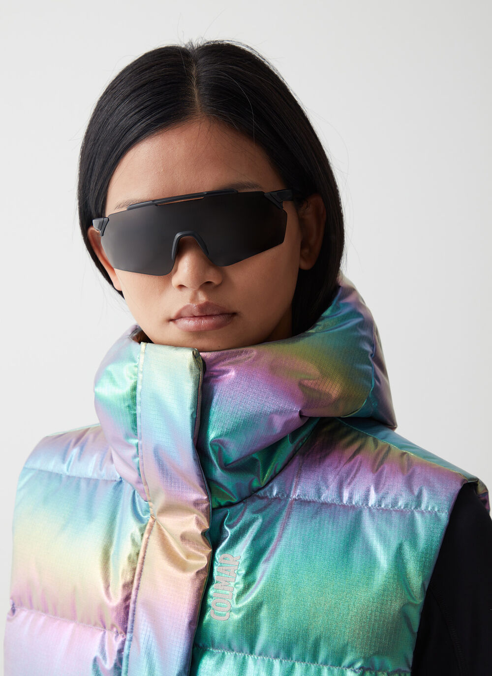 Iridescent puffy gilet image number 2