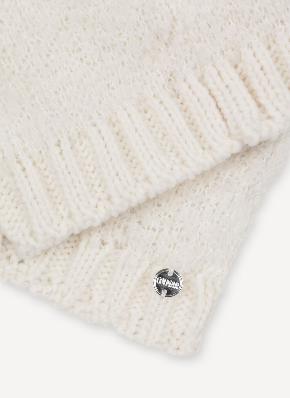 Boucl&eacute; yarn neck warmer image number 2