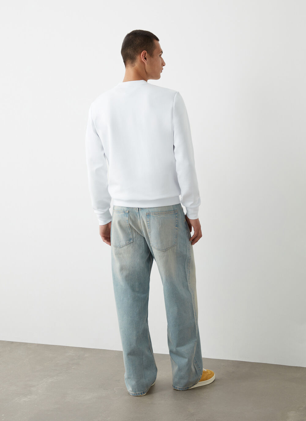 Sweat &agrave; col rond et logo image number 3