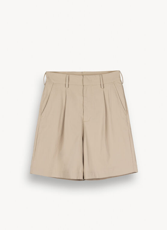Easy care shorts with darts