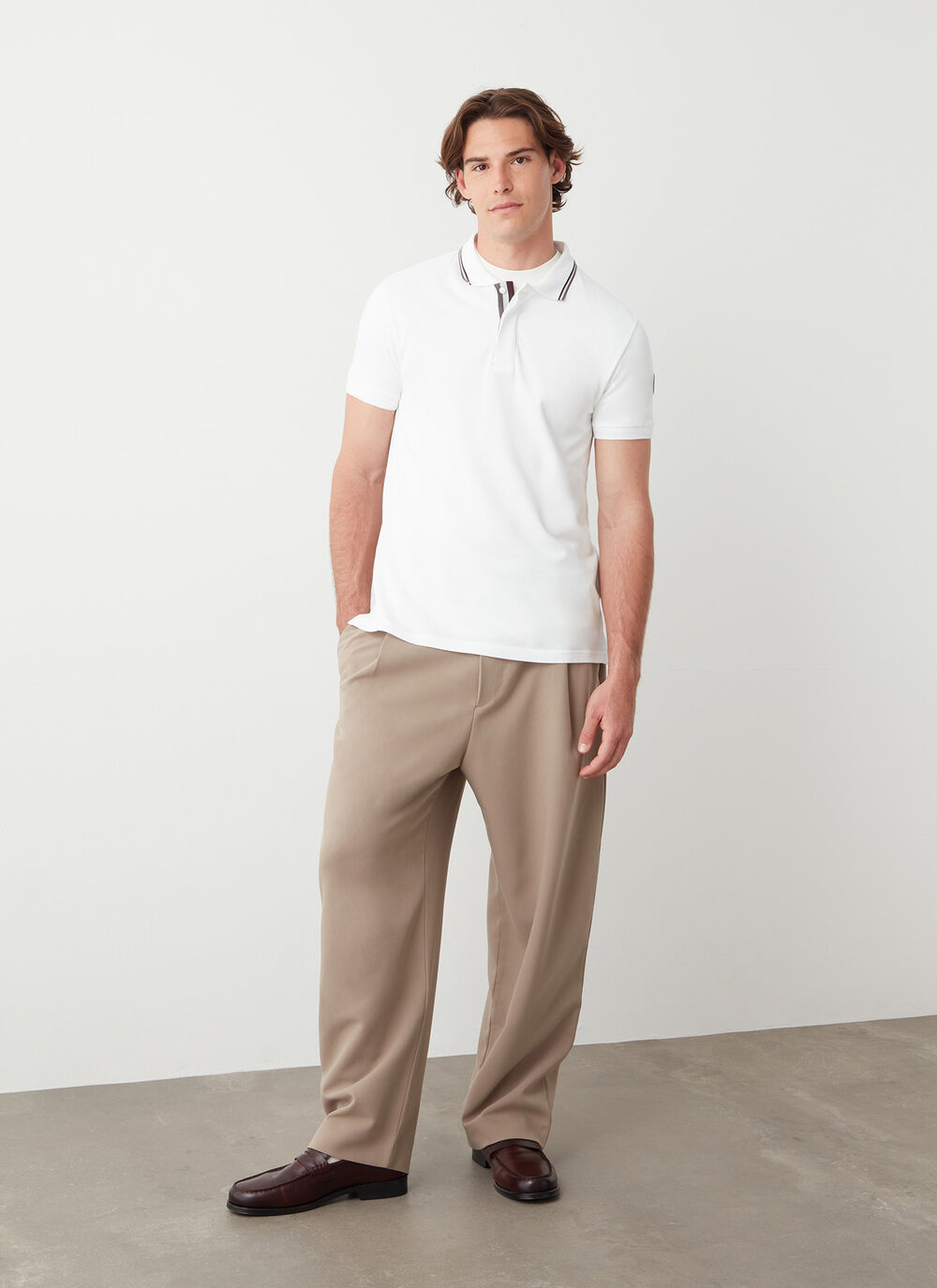 Piqu&eacute; polo-shirt with tri-colour details image number 1