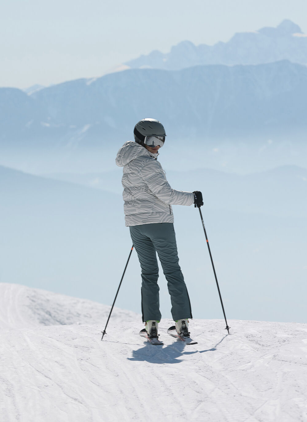 Scratchy padded ski jacket image number 7