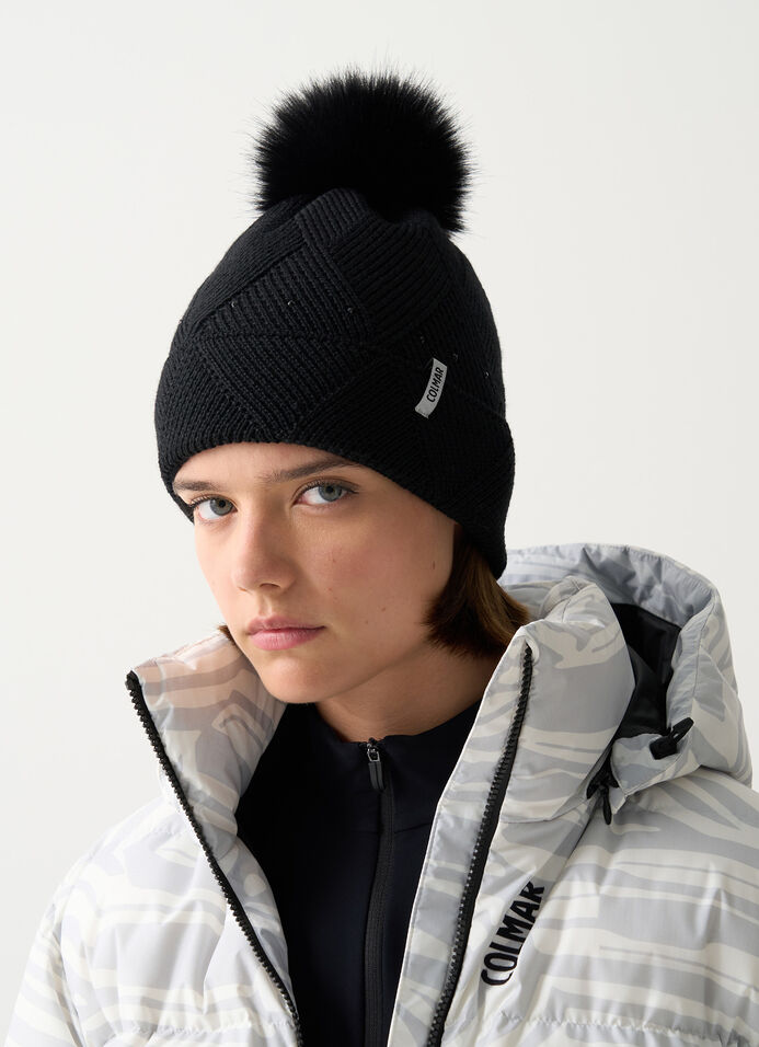 Women’s hat with diamond motif and pom-pom image number 0
