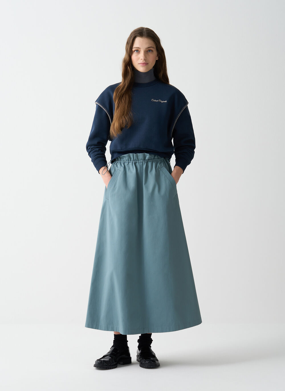 Sudadera corta con bordado image number 1