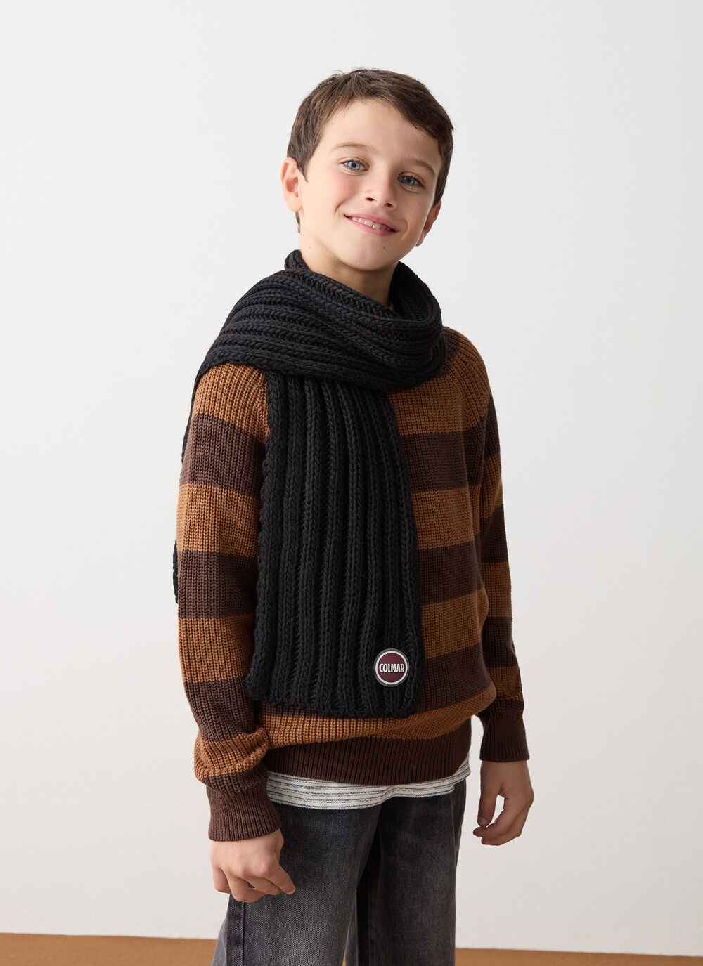 Branded unisex scarf image number 0