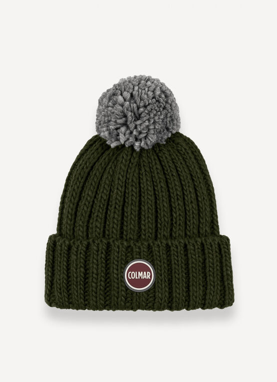 Unisex cap with pom-pom