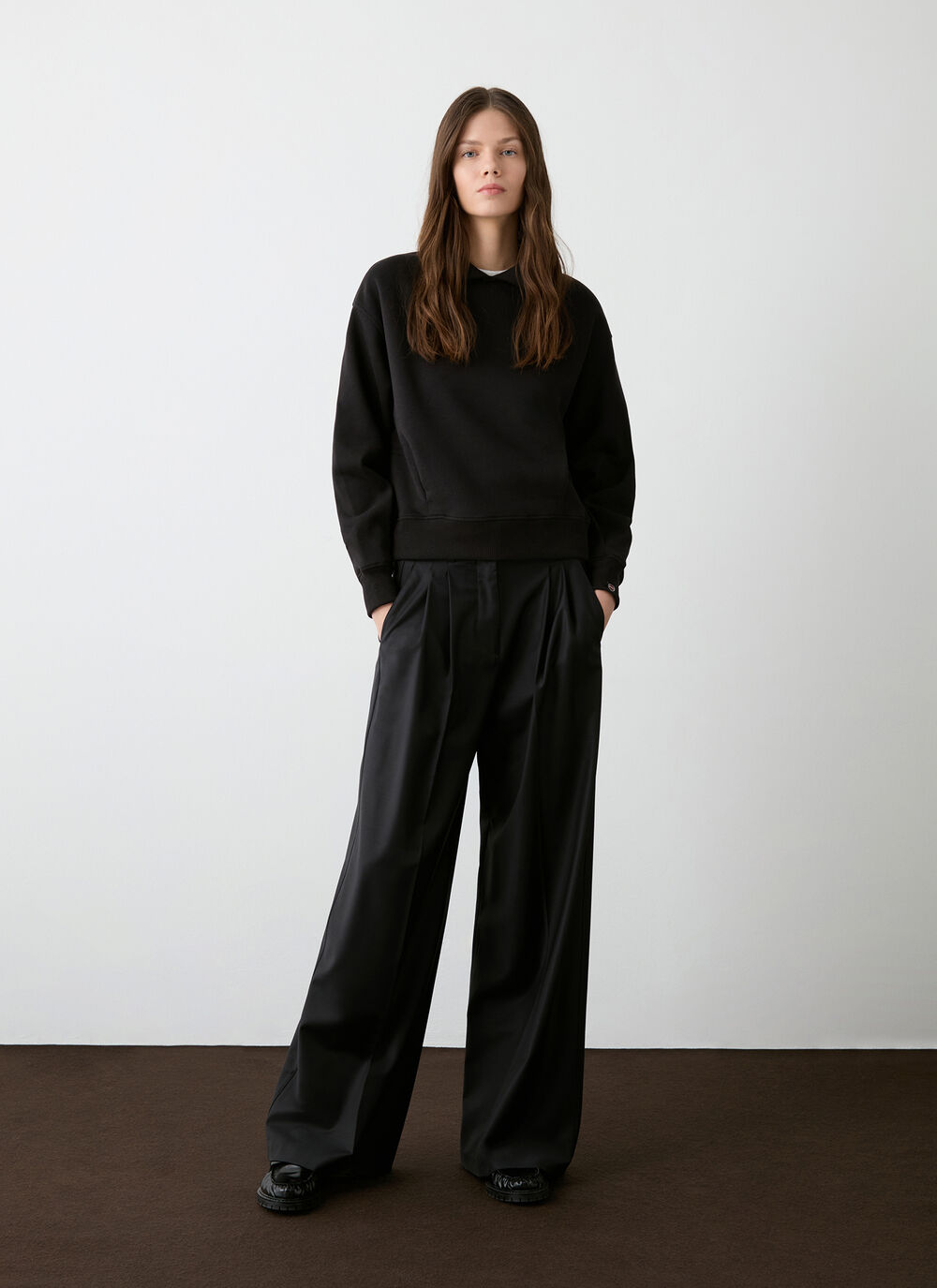 Sweatshirt with collar and darts image number 1