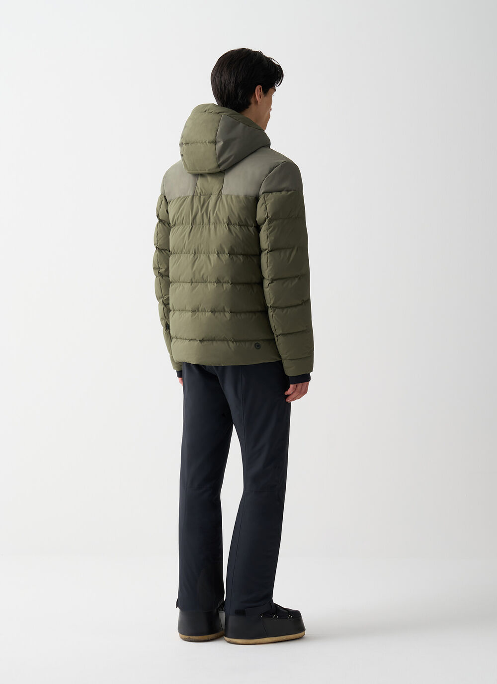 Ski gloves with stretch inserts image number 3