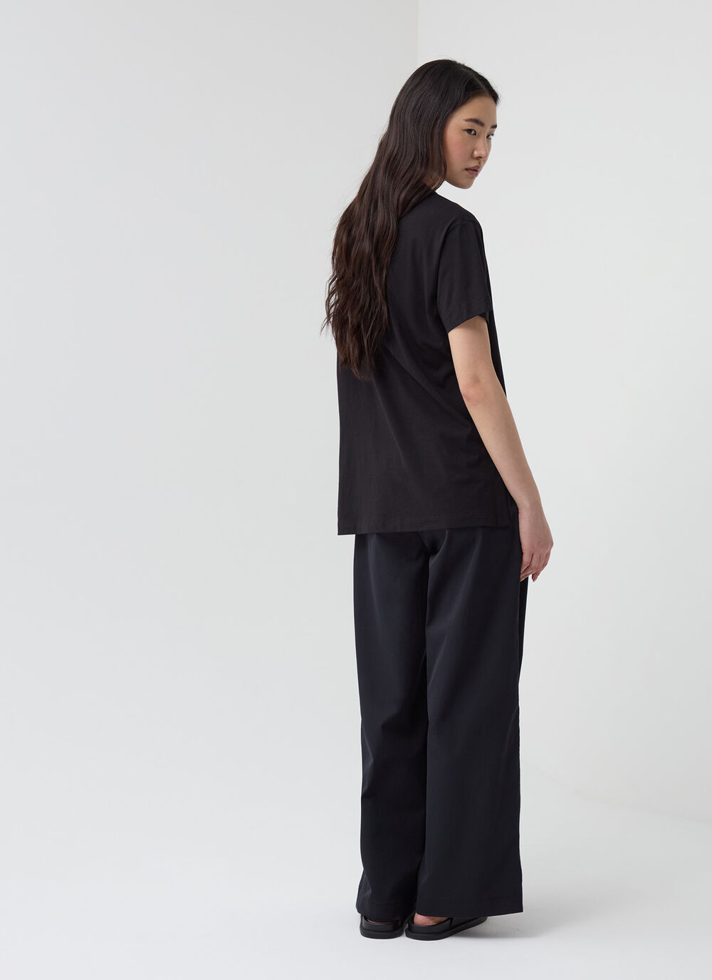 Asymmetrical crew-neck T-shirt  image number 3