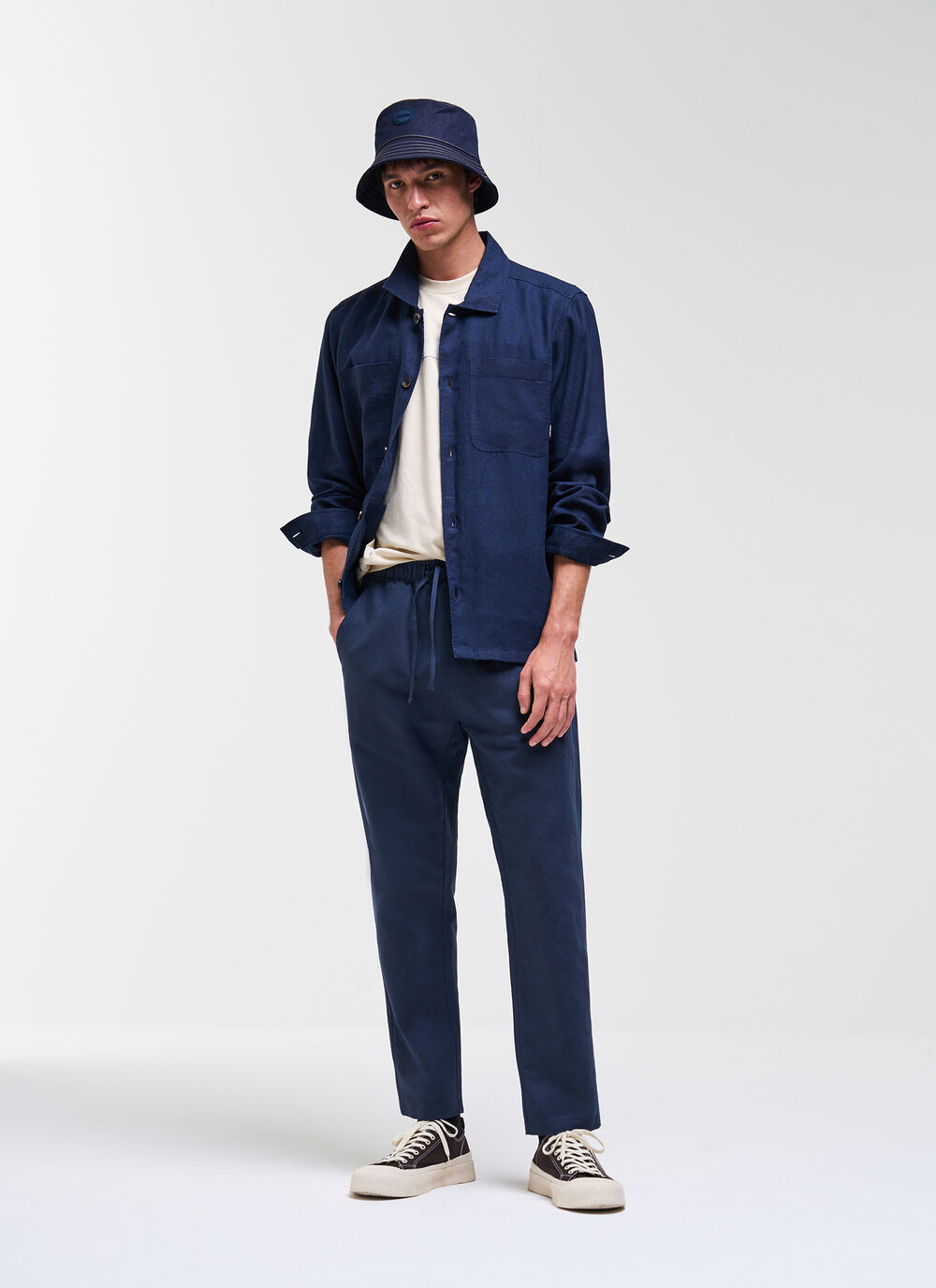 Pantaloni con coulisse in lino image number 0