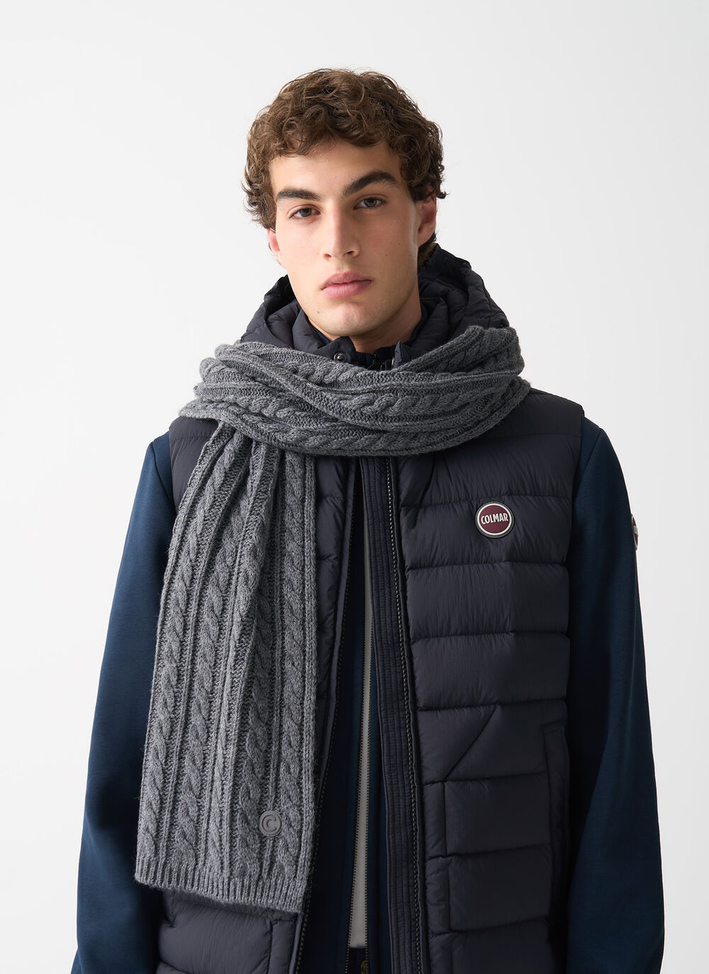 Unisex cable-knit scarf image number 0
