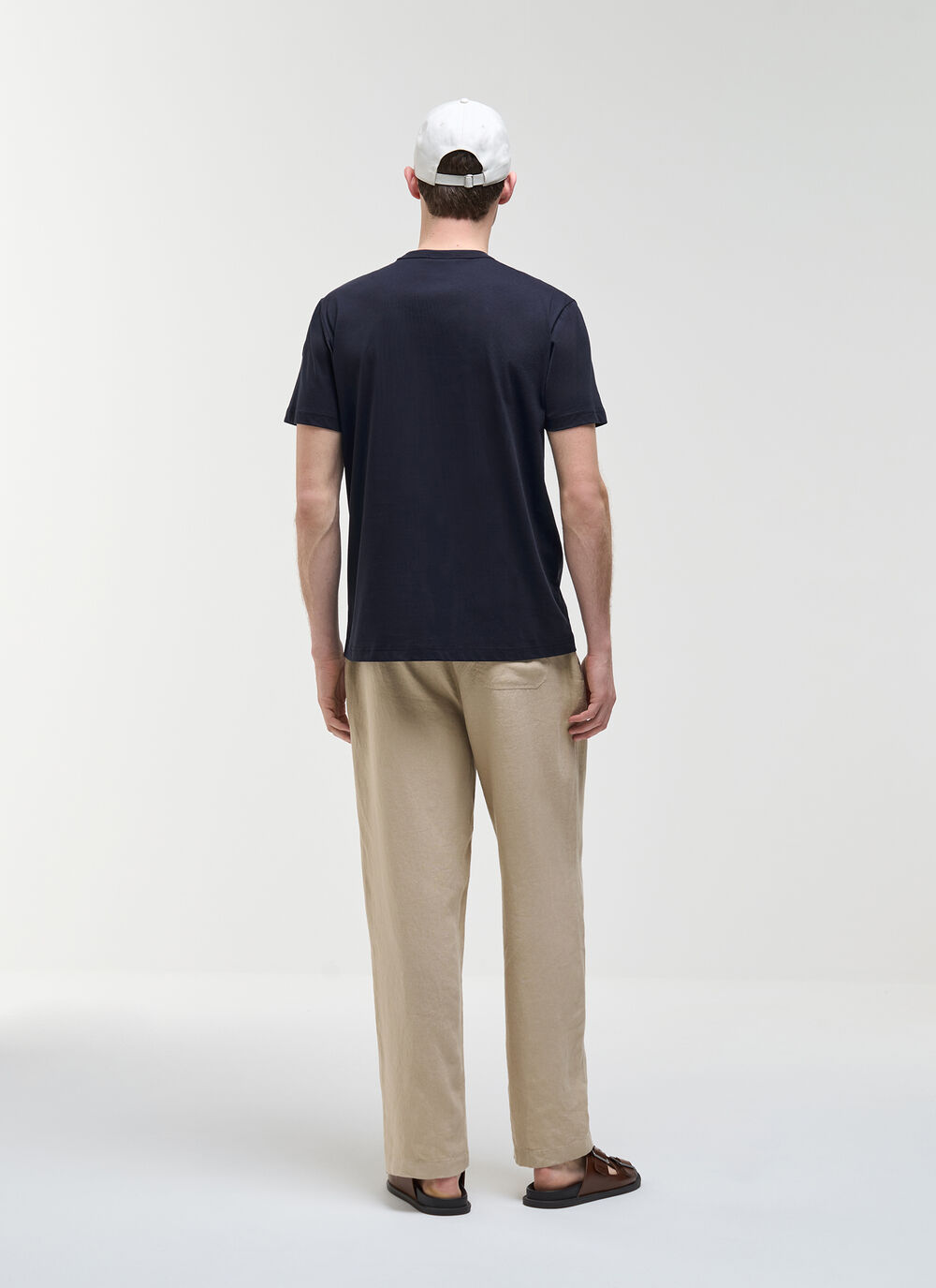 Camiseta con gr&aacute;fico en el pecho image number 3