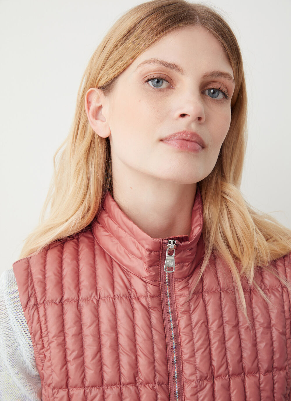 Ultra-light shiny waistcoat image number 2