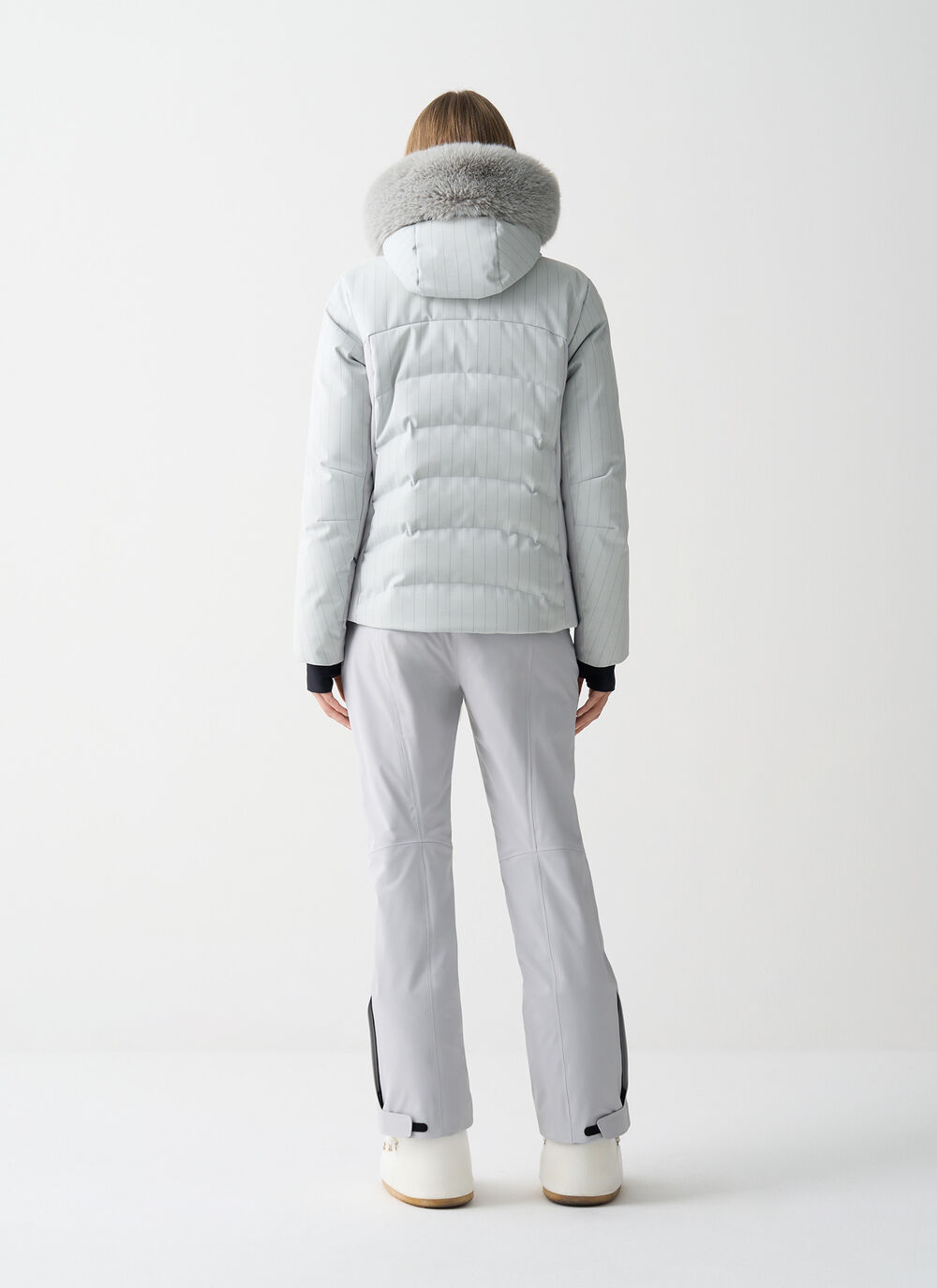 Sleek padded ski jacket with neck warmer and faux fur image number 3