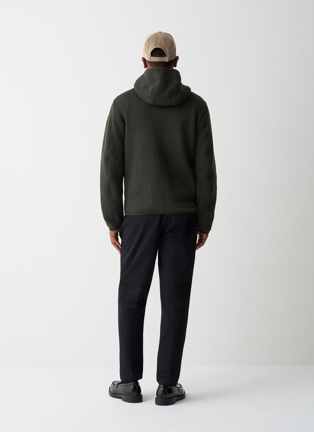 Pullover con cappuccio a coste image number 3