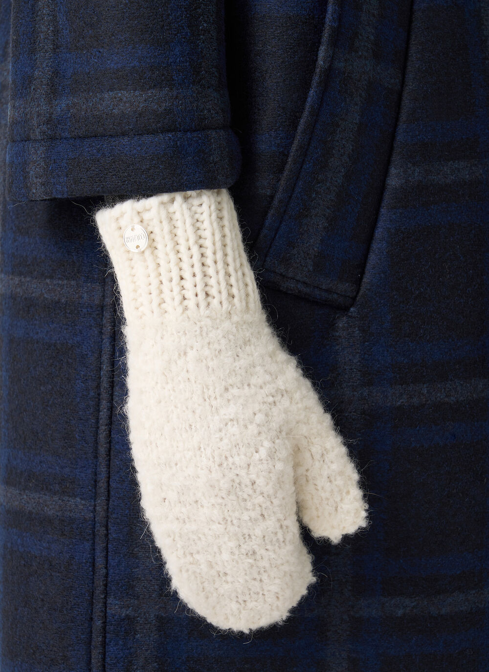 F&auml;ustlinge aus Boucl&eacute;-Garn image number 0