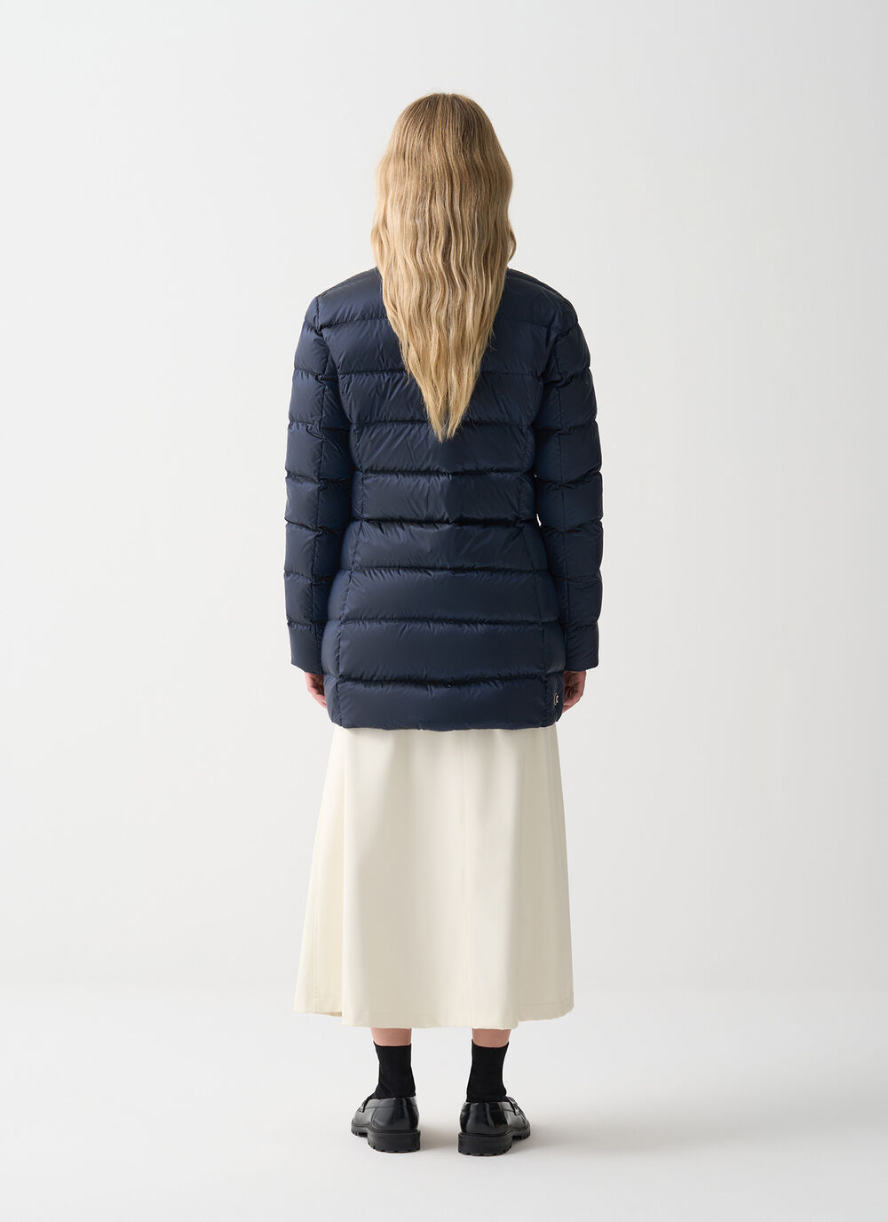 Lange, taillierte Daunenjacke image number 3