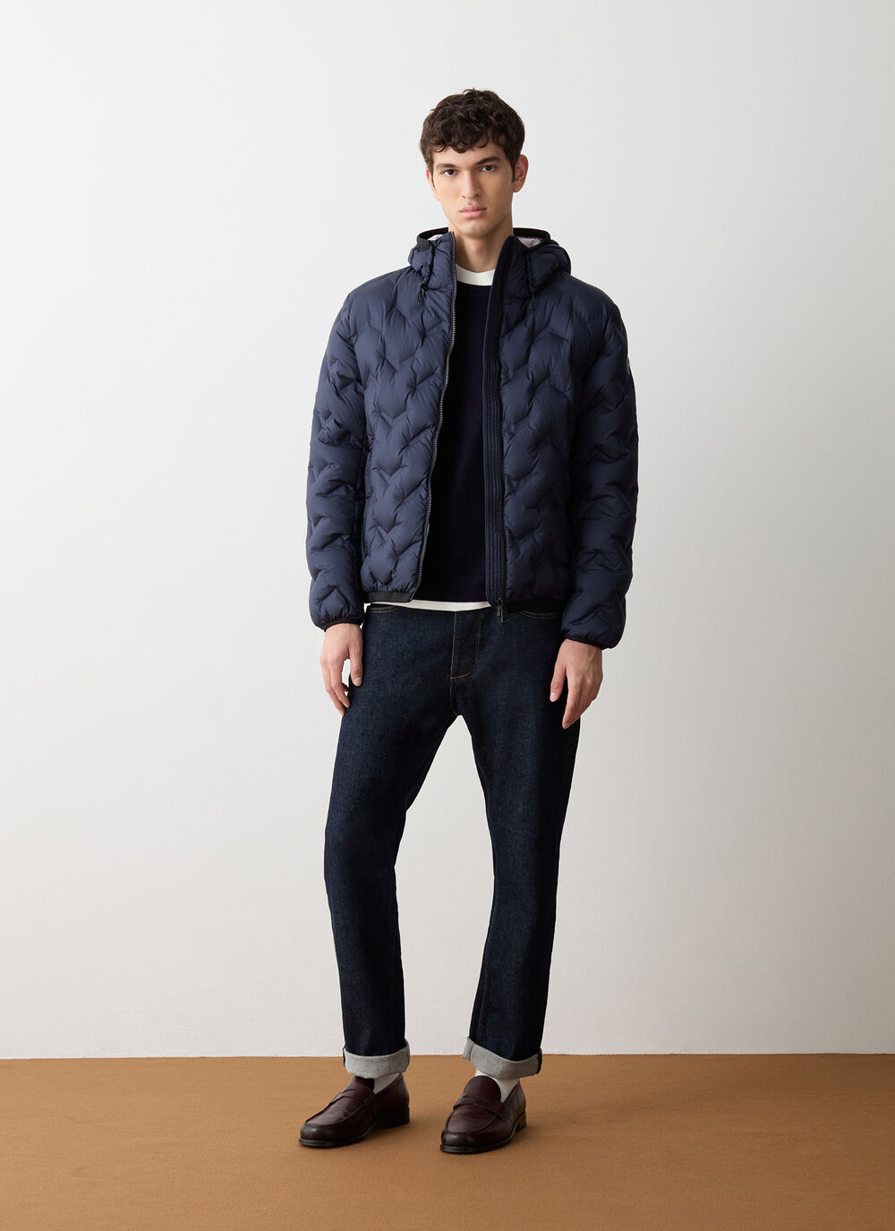 Short down jacket with seamless design image number 1