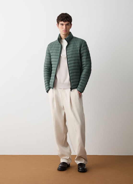 Herbstliche Daunenjacke mit gepolstertem Kragen