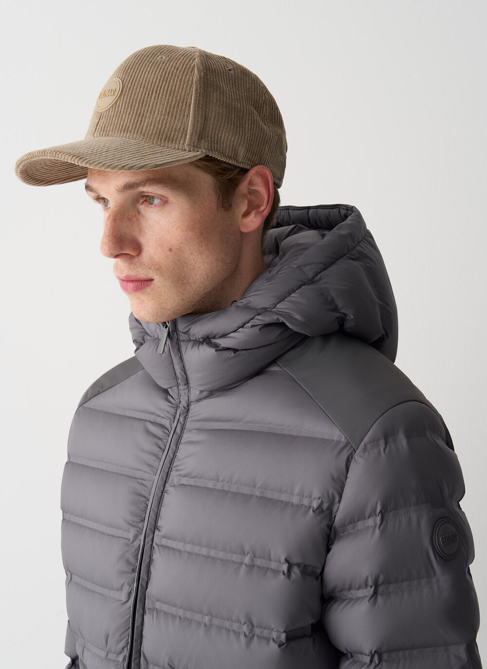 Seamless quilted down jacket with smooth inserts image number 2