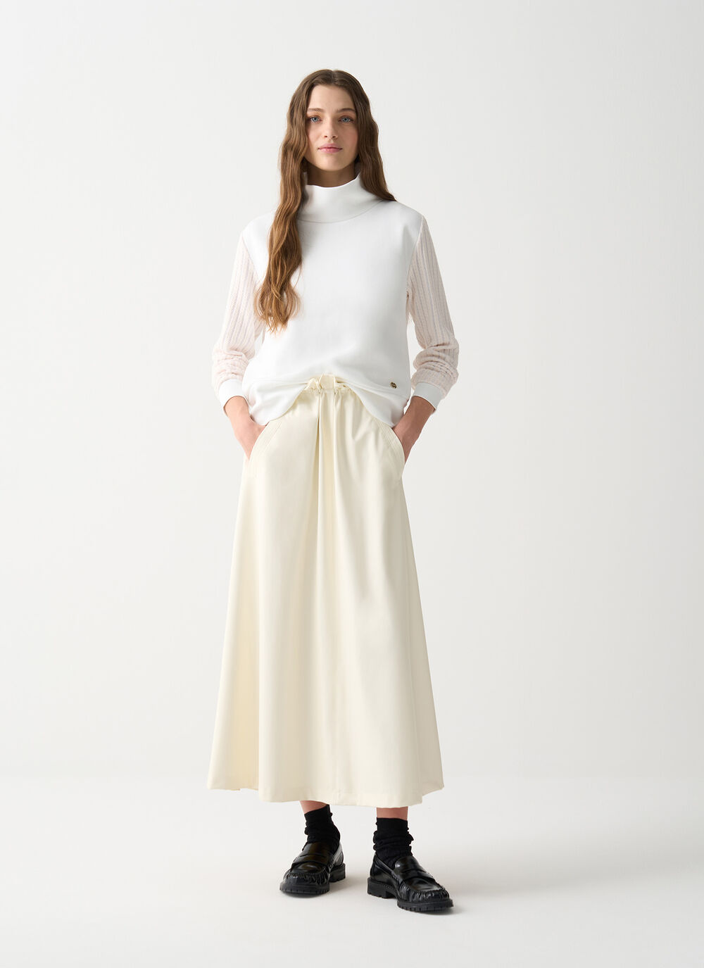 Sweatshirt with cable-knit sleeves image number 2