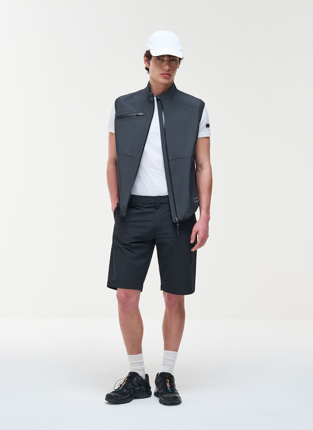 Windproof vest image number 0
