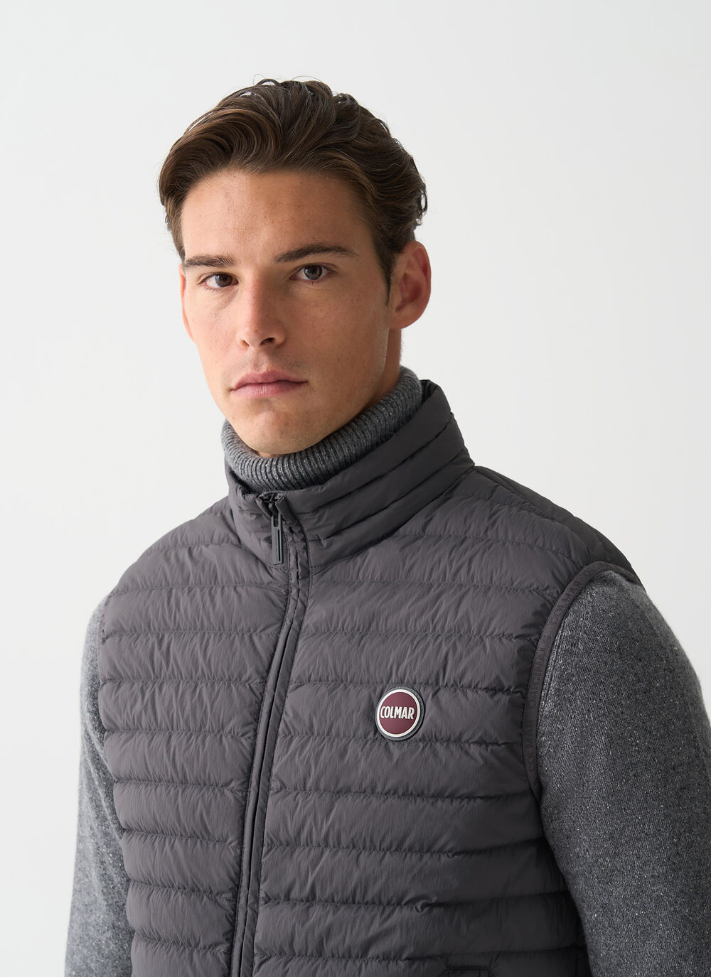 Light down vest with drawstring  image number 2