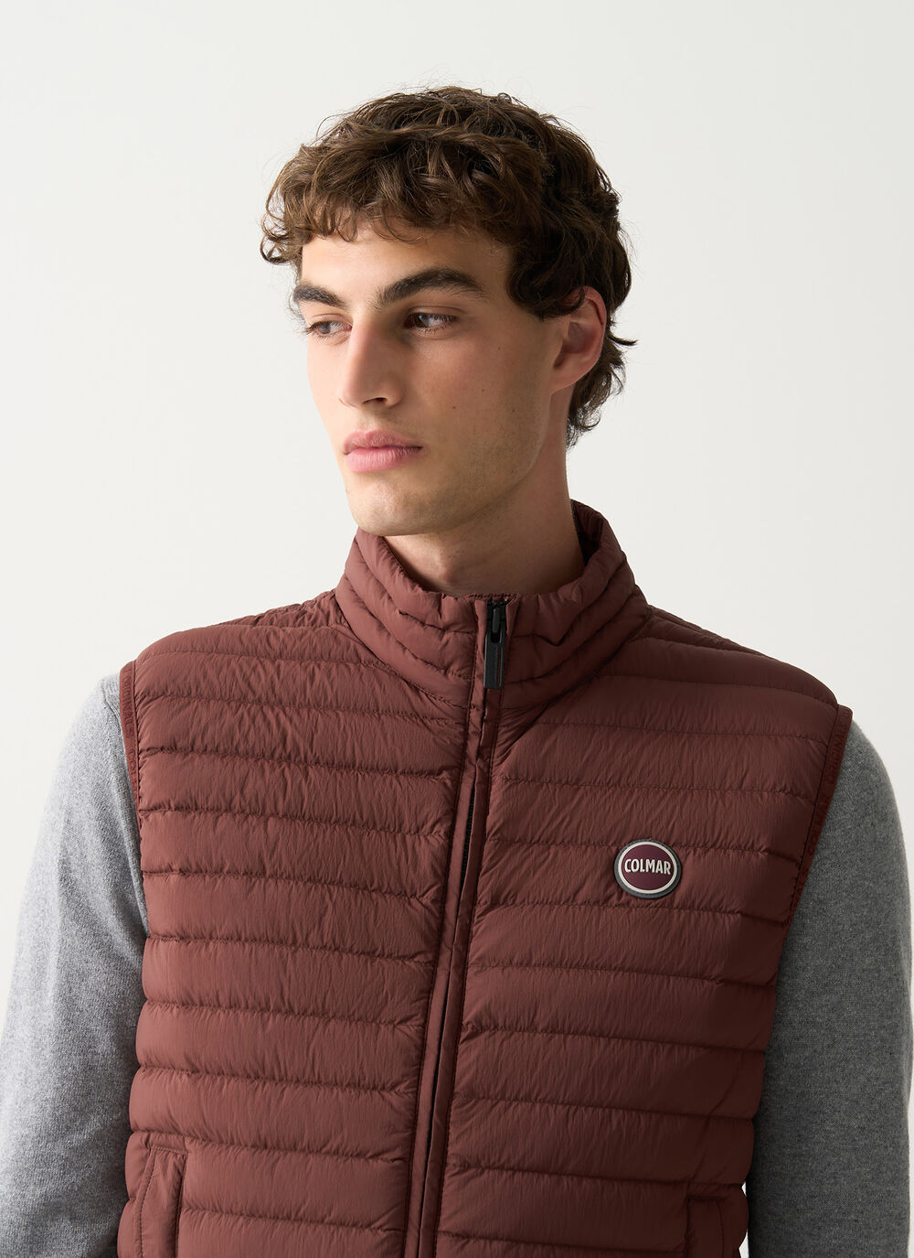 Light down vest with drawstring  image number 2