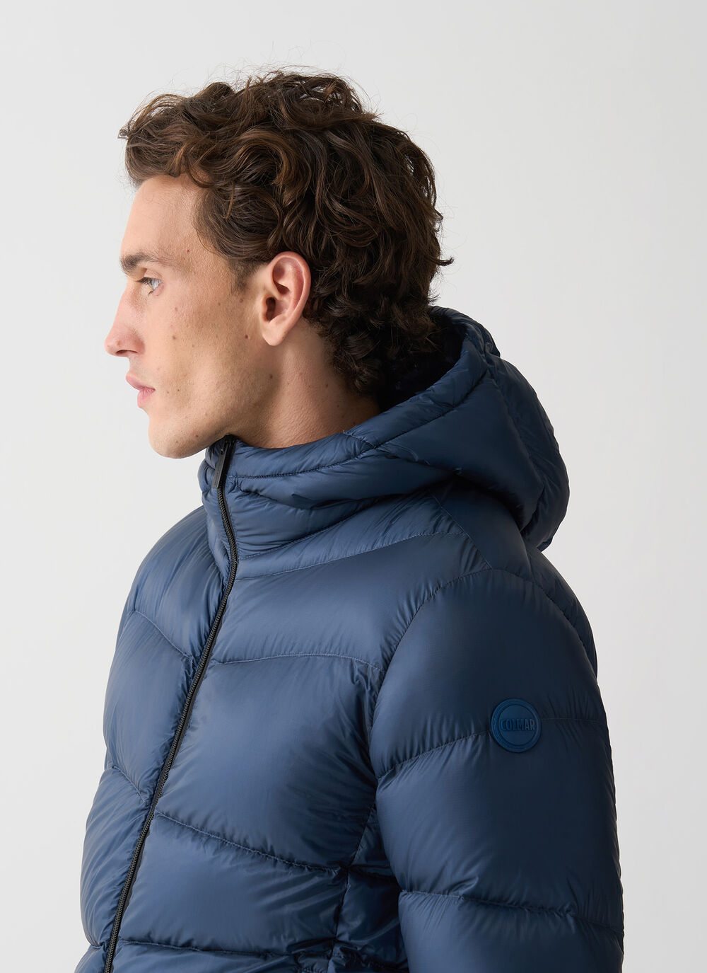 Hooded down jacket with wavy quilting image number 2