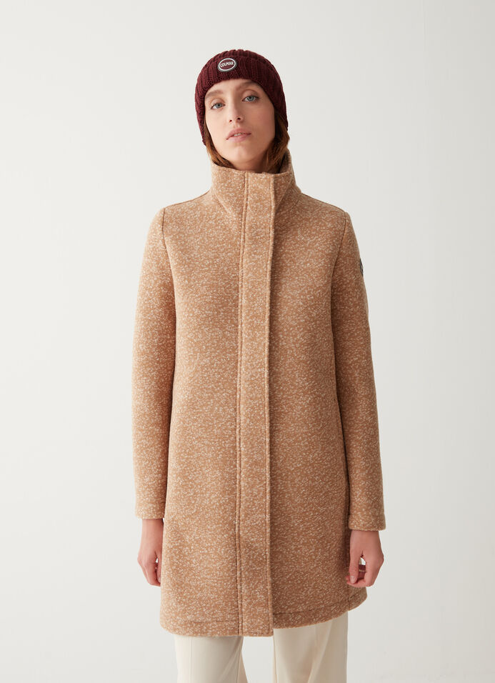 Abrigo de paño de lana con cuello alto