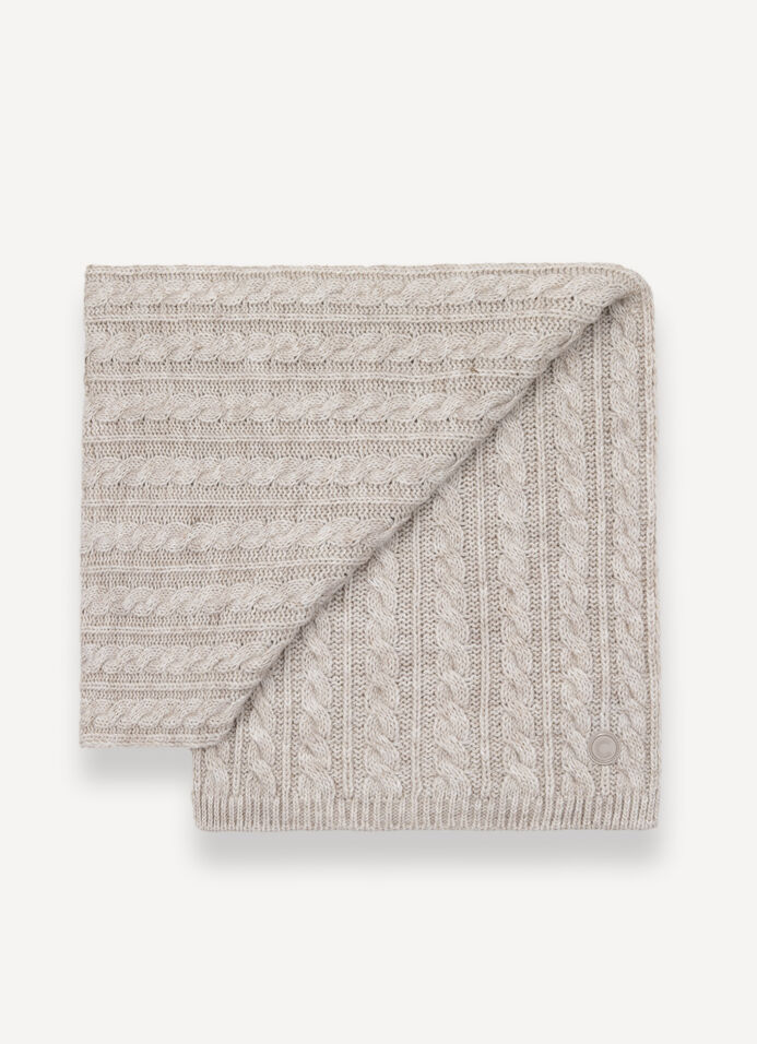 Unisex cable-knit scarf image number 1