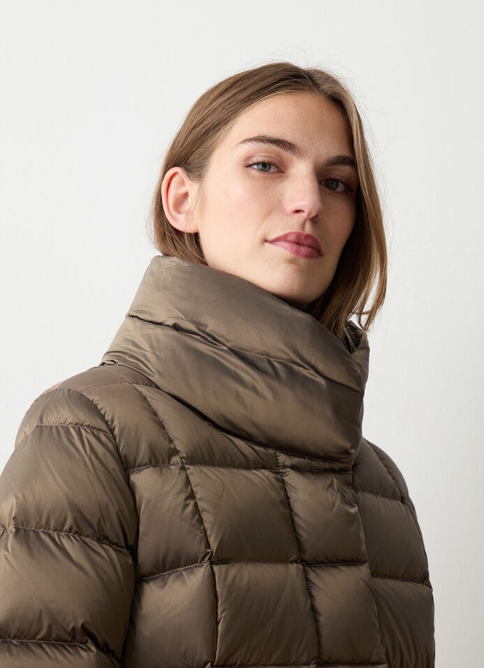 Fitted down jacket with zip and buttons image number 2