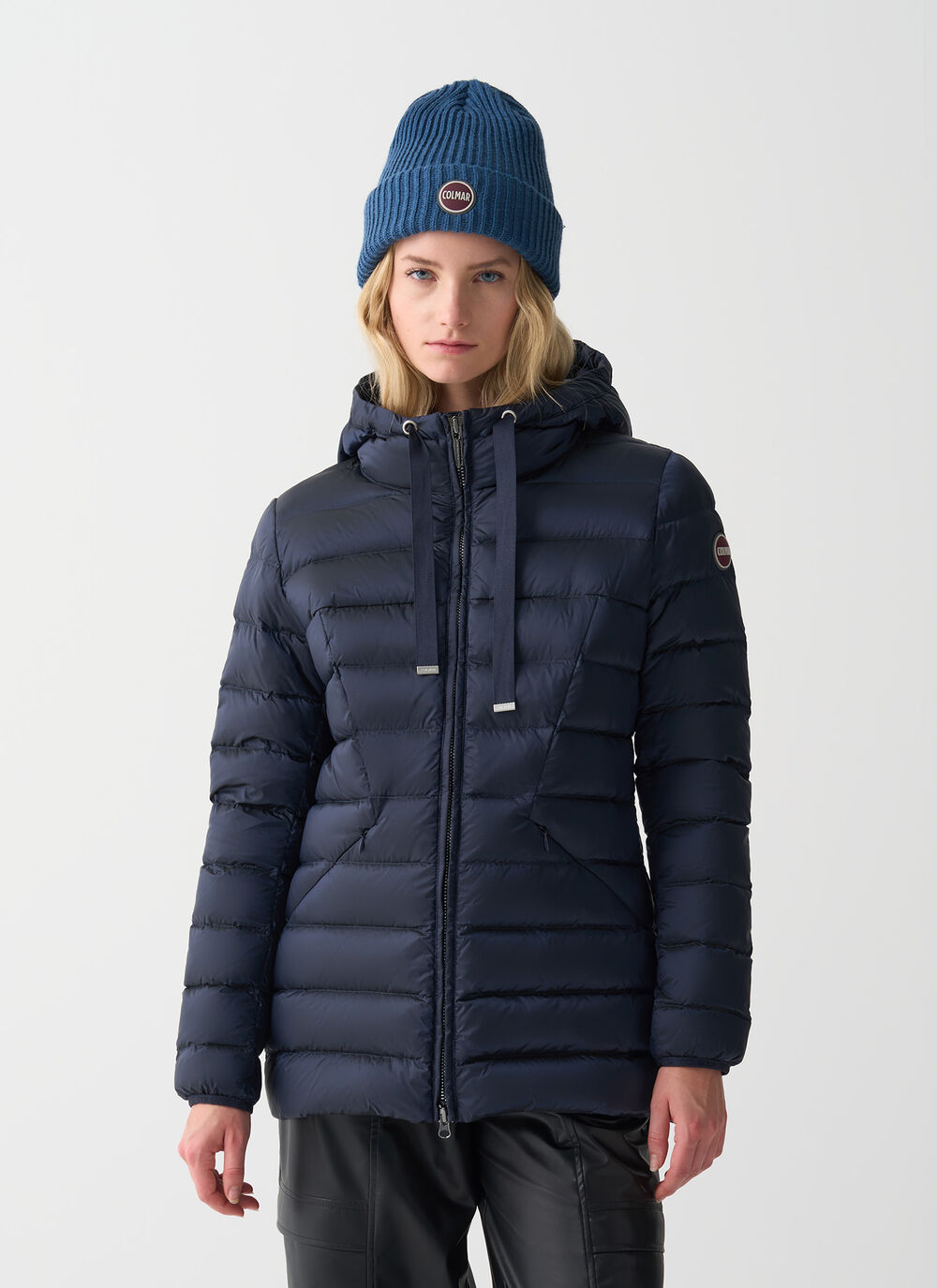 Piumino sciancrato con cappuccio image number 1