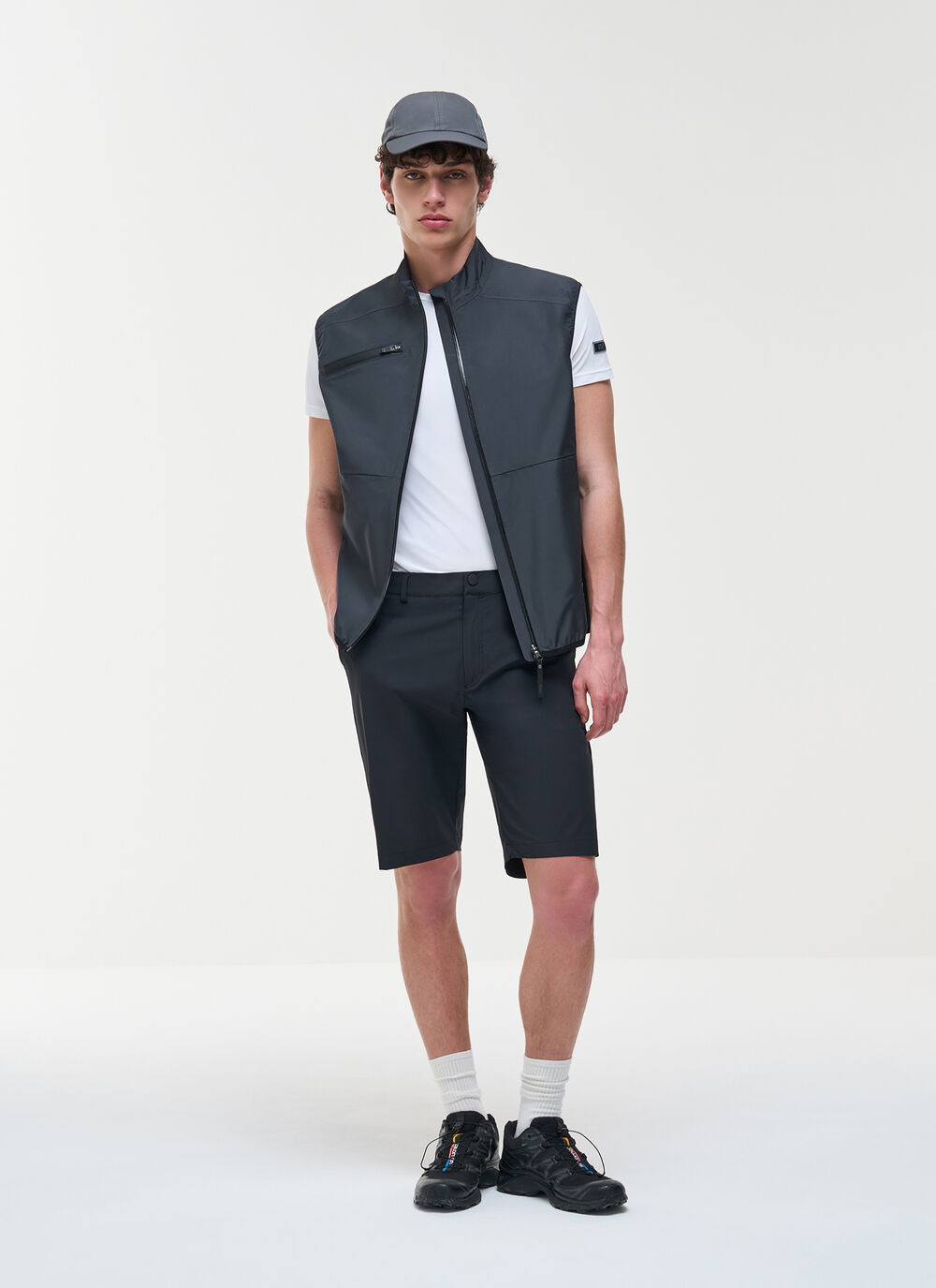 Bermuda shorts in bi-stretch fabric image number 3