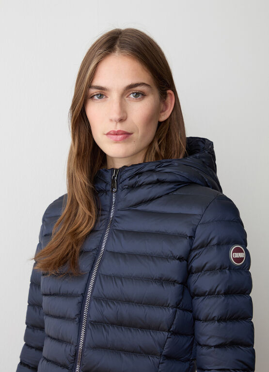 Taillierte Daunenjacke mit Kapuze