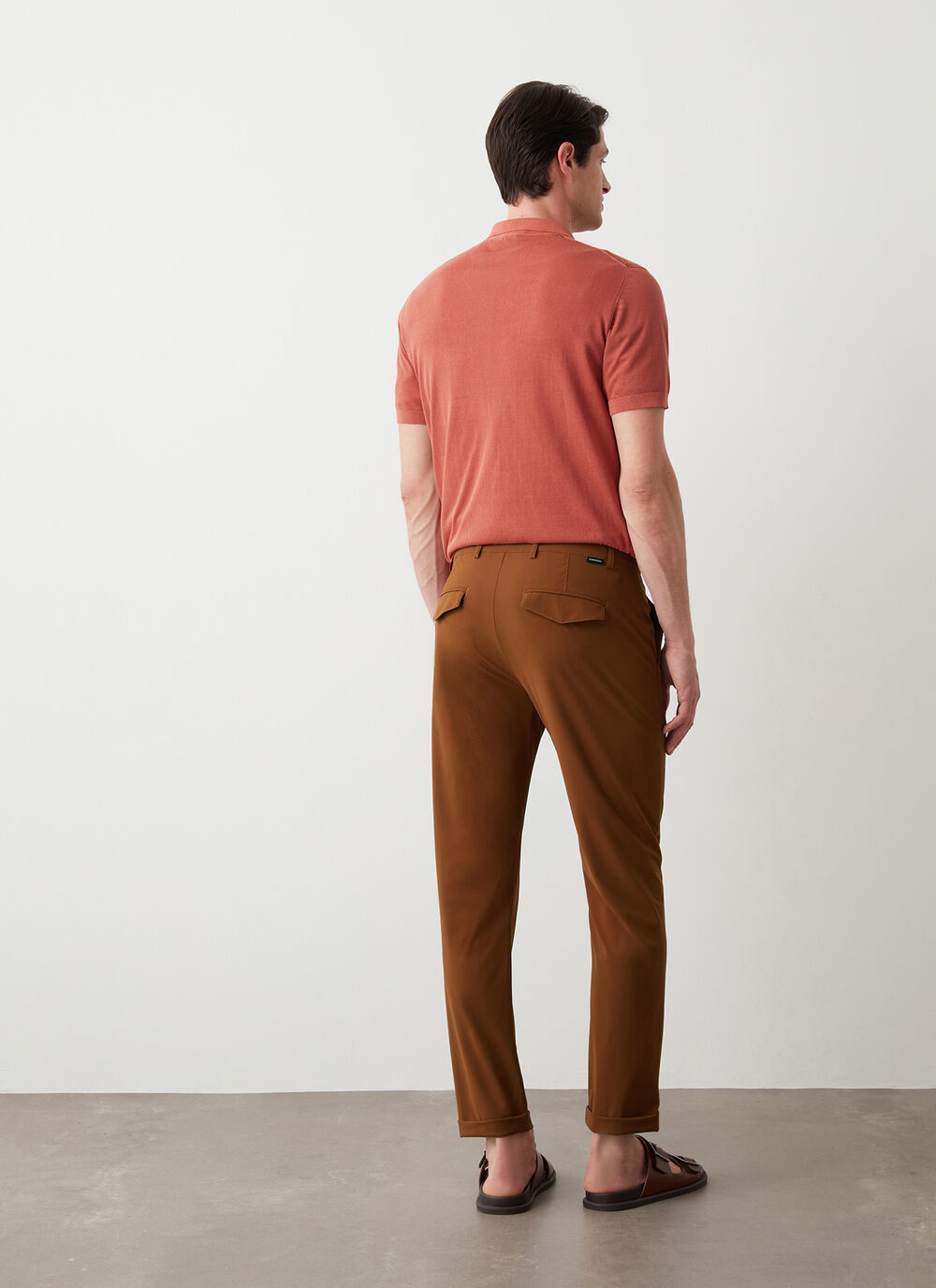 Easy care lightweight trousers with turn-ups image number 3