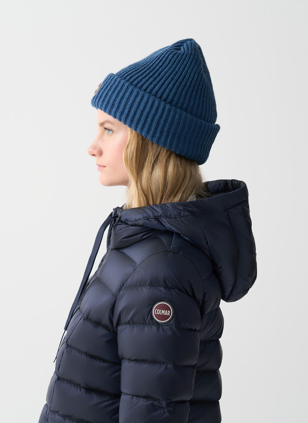 Piumino sciancrato con cappuccio image number 2