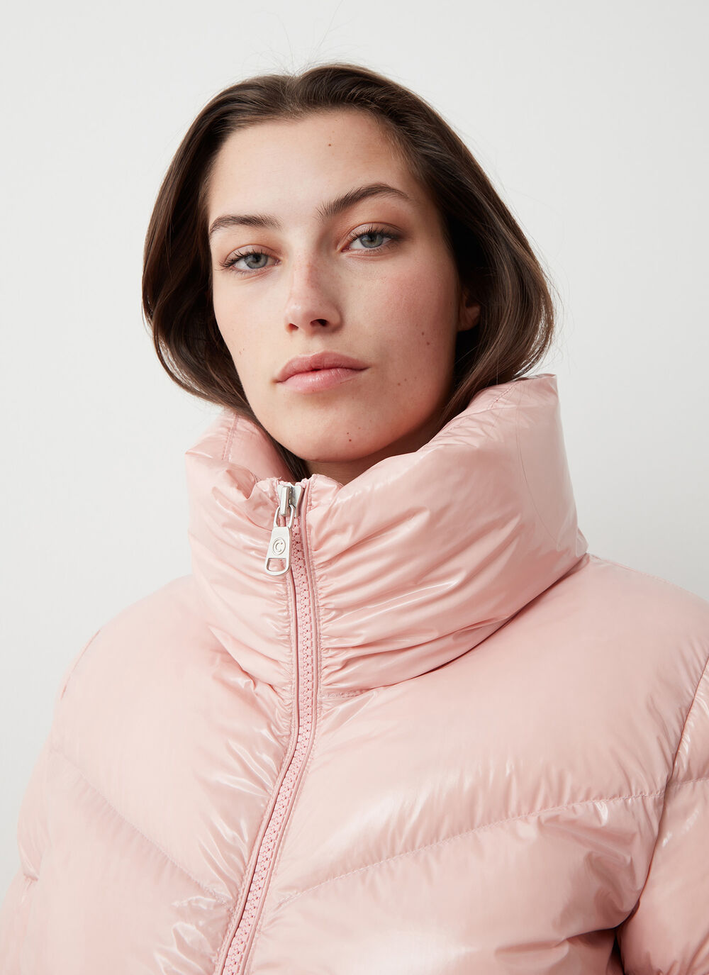 Super-glossy down jacket with padded collar image number 2