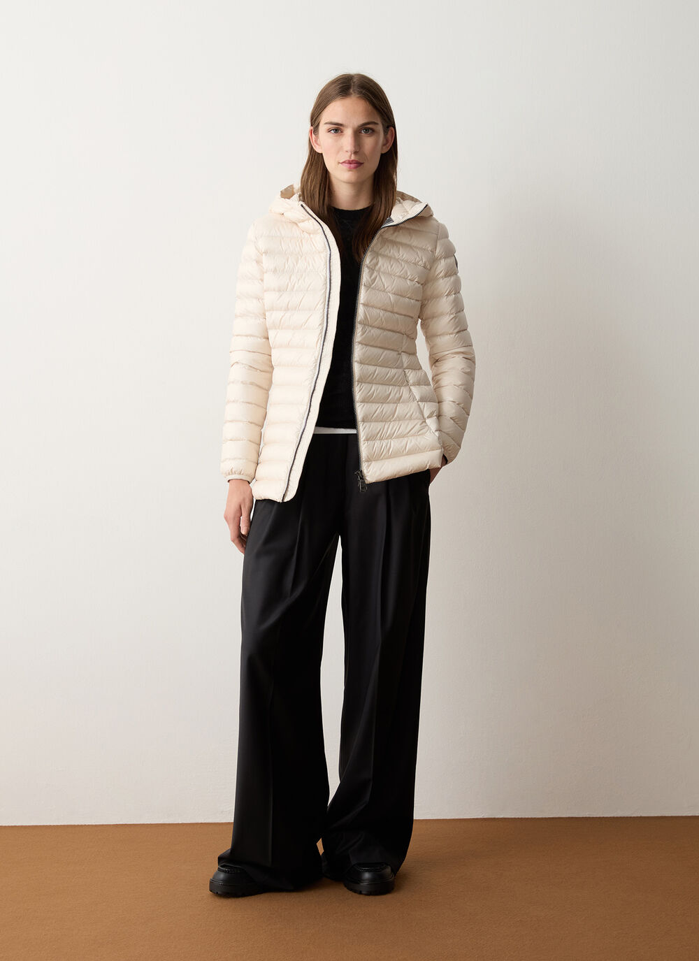 Fitted down jacket with hood image number 1