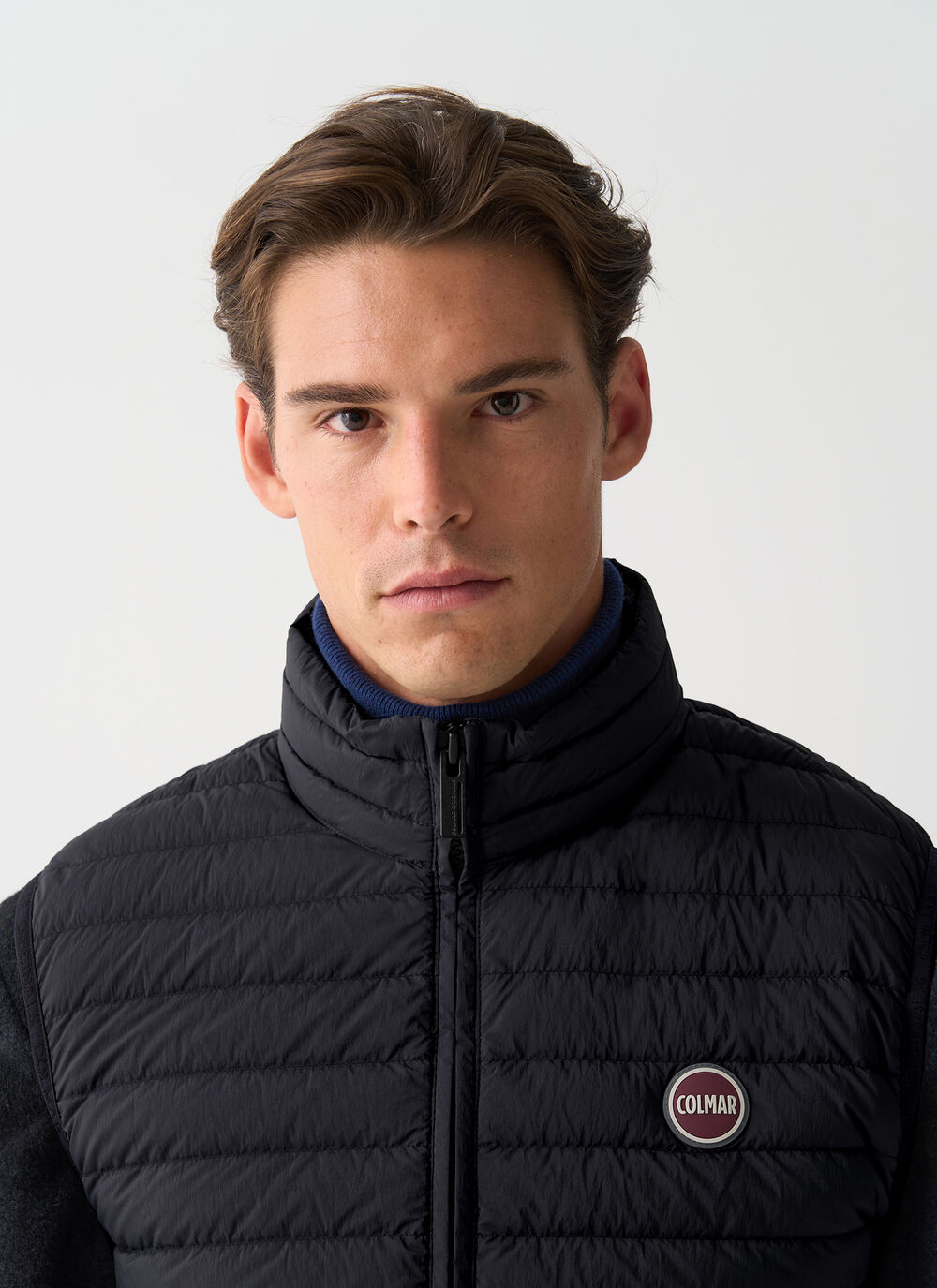 Light down vest with drawstring  image number 2